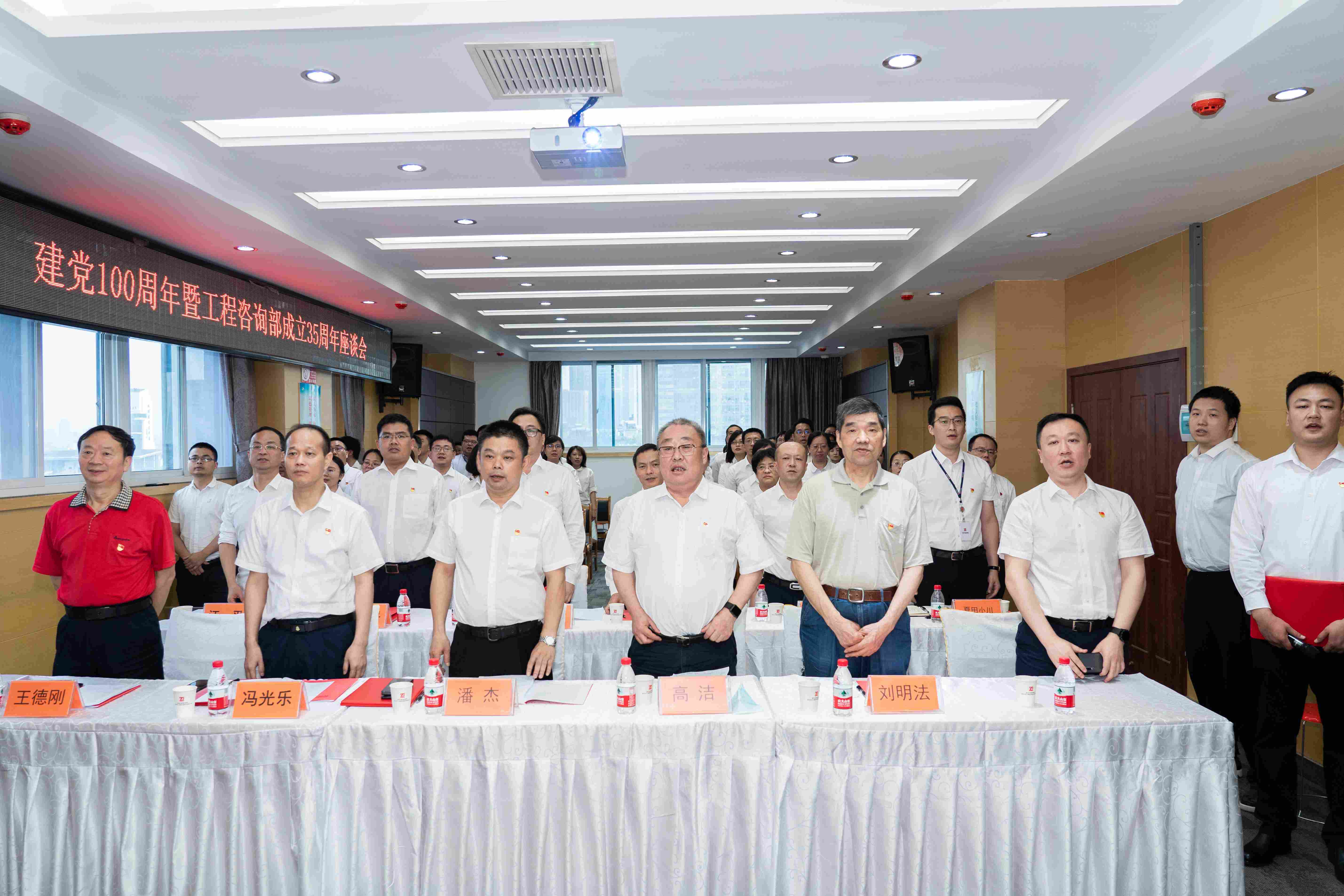 “我在咨詢部的成長(zhǎng)故事”座談會(huì).jpg
